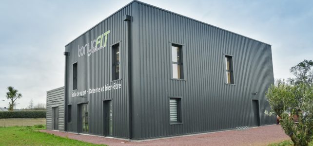 CHANTIER RECEPTIONNE : CONSTRUCTION D’ UNE SALLE DE SPORT A ST VAAST LA HOUGUE (50) CHANTIER RECEPTIONNE : CONSTRUCTION D’ UNE SALLE DE SPORT A ST VAAST LA HOUGUE (50)
